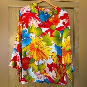 Natori Vibrant Abstract Floral Pullover V-Neckline Top / large